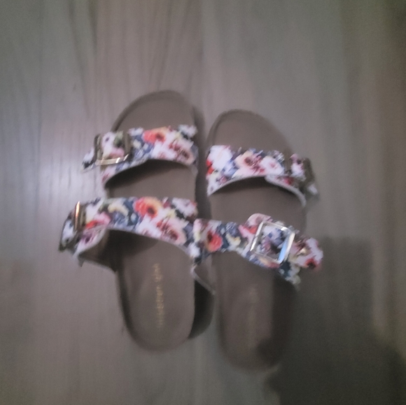 Sandals - Picture 2 of 4